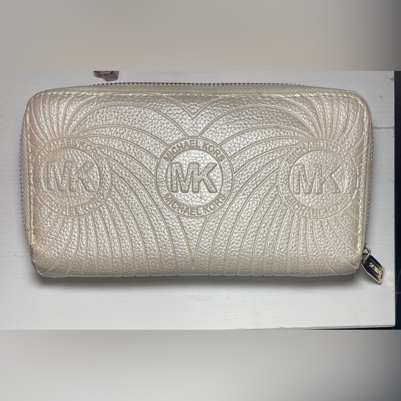 Michael Kors Double Zipper Jet Set Wallet - Picture 6 of 12